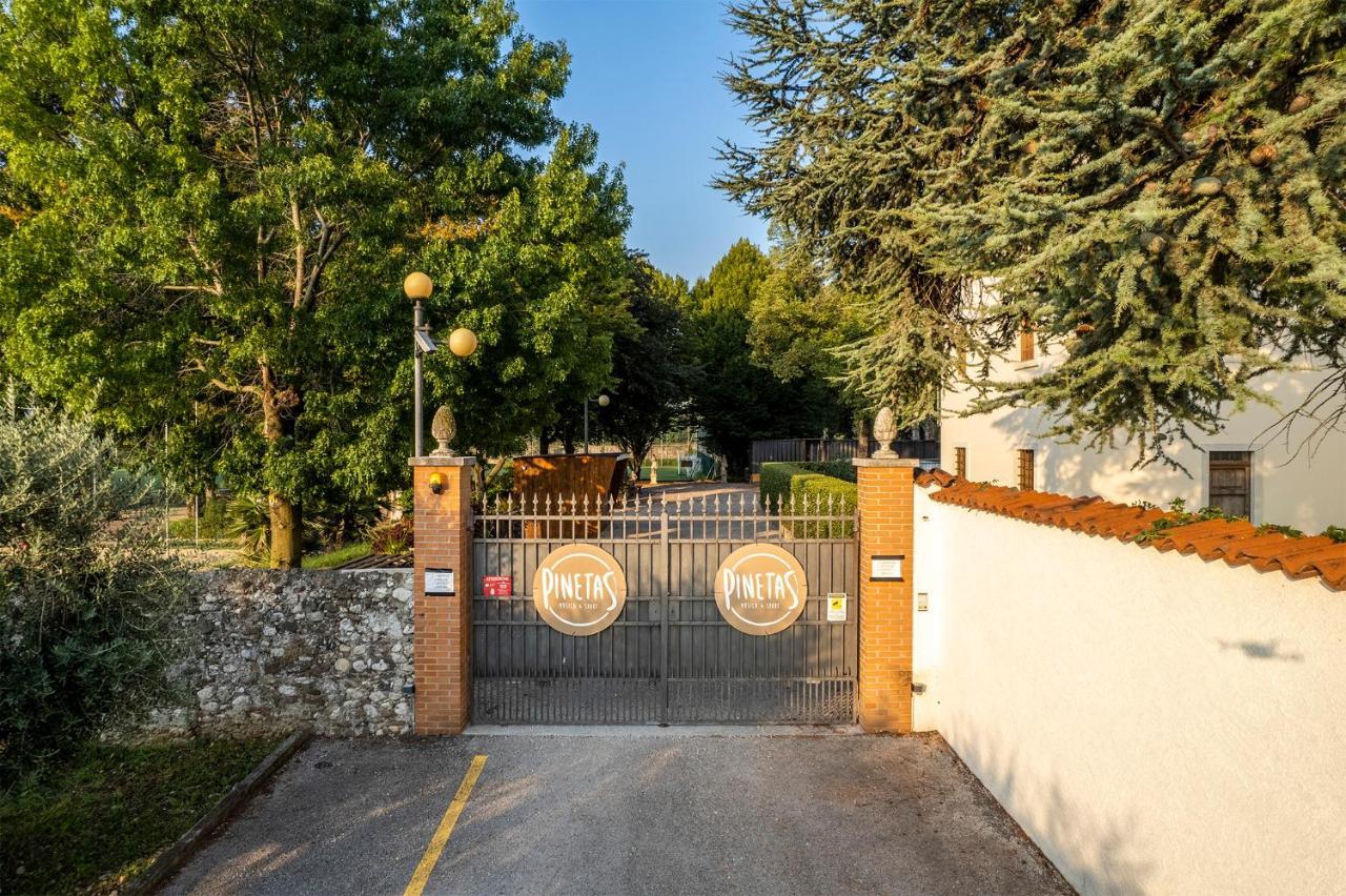 Hotel Villa I Pini Malo  Exterior photo